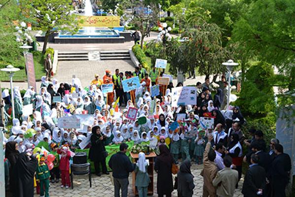 برگزاري مراسم روز زمين پاك در لاهيجان